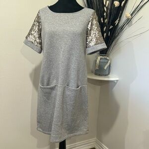 Nic Nation Women's Tunic,2 Front Pockets , silver sequence sleeves Size Med